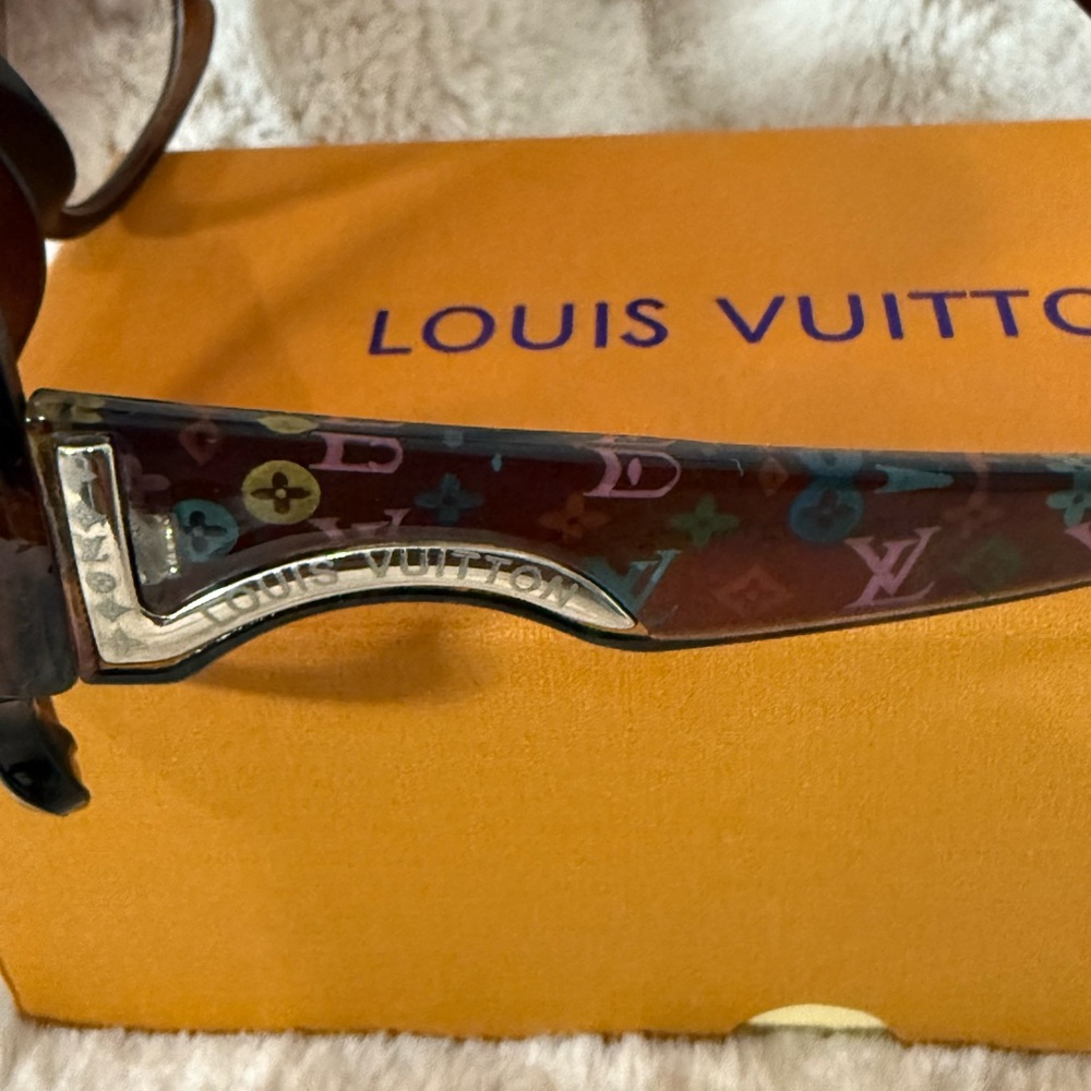 Louis Vuitton Sunglasses - Picture 5 of 6
